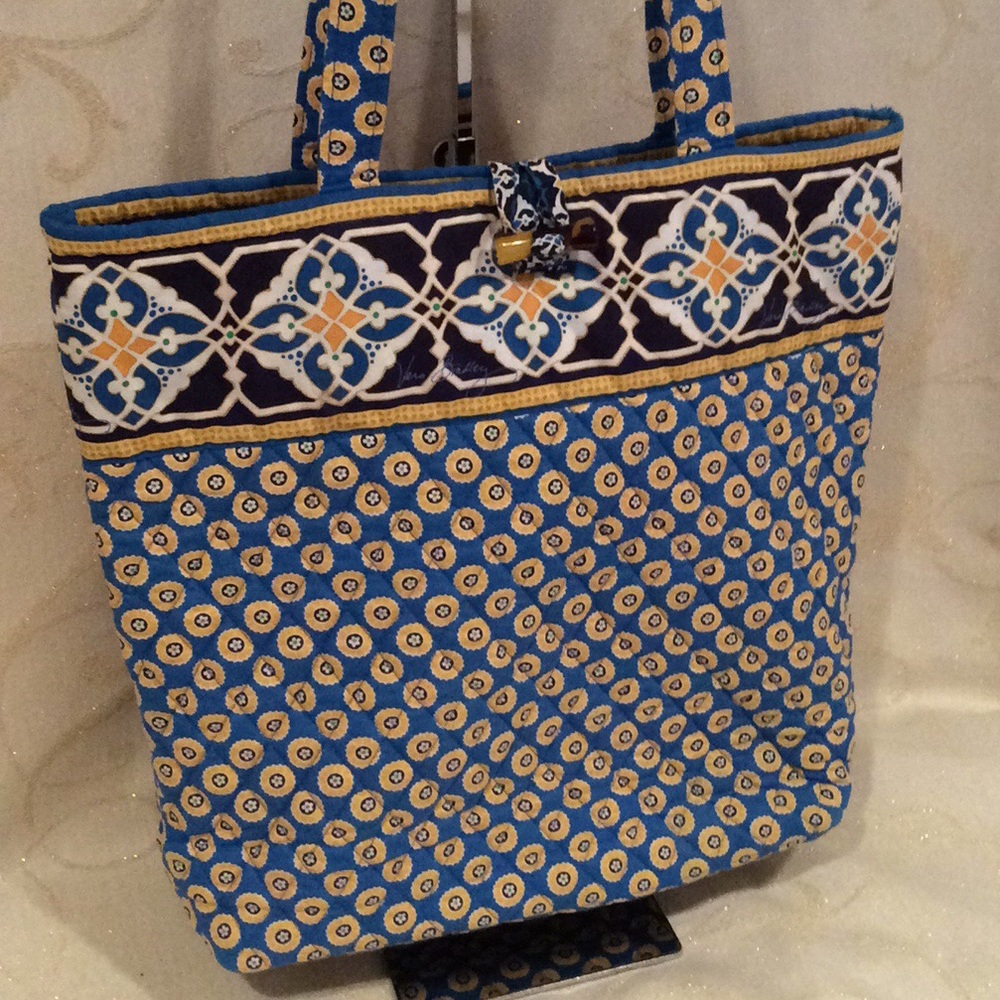 NEW, RETIRED PRINT, “VERA BRADLEY” SHOULDER BAG